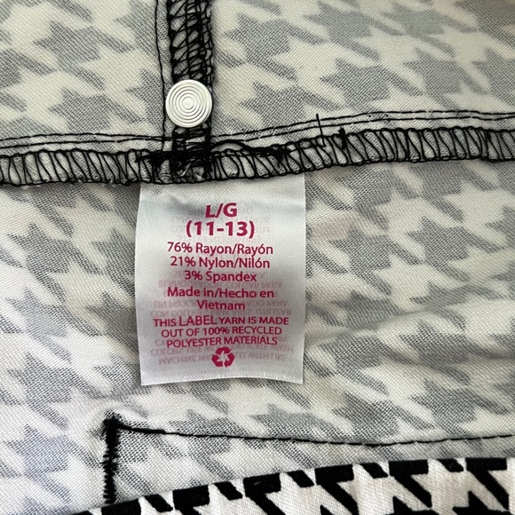 No Boundaries Black/White Houndstooth Print Stretch Pants-Size Large (11-13) - Picture 7 of 9